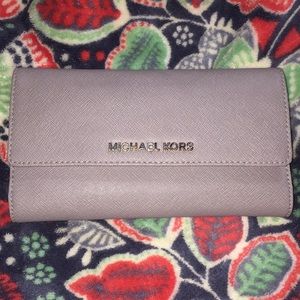 MICHAEL KORS JET SET TRAVEL CHECKBOOK WALLET
